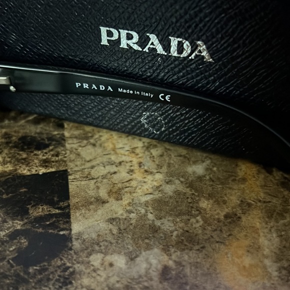 Prada shades made in Italy - Picture 4 of 8